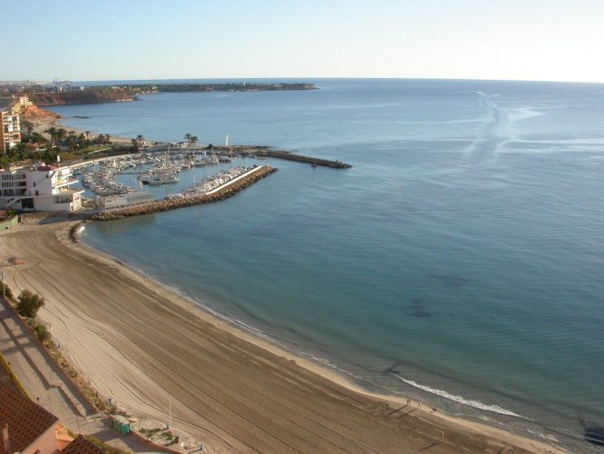 Foto panorámica puerto recortada